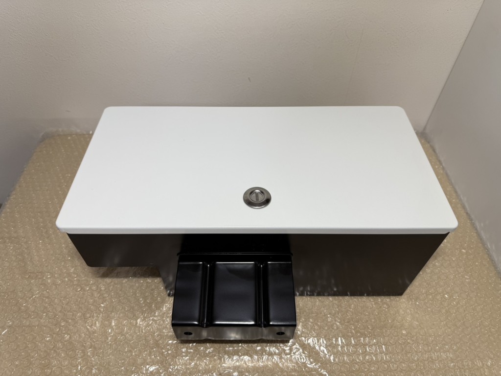 スズキ　純正　ツールロッカー（工具箱）　スペアホワイト キャリイ DA16T系